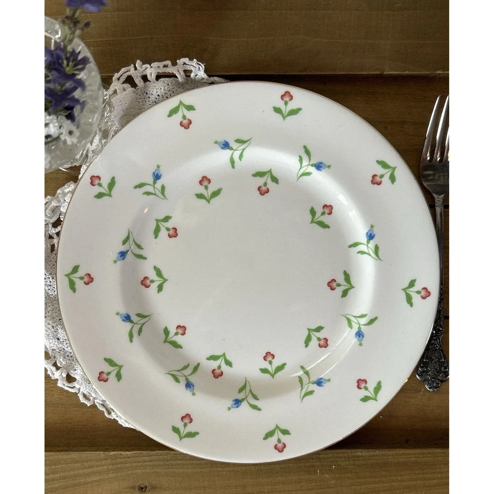 Royal‎ Victoria Fine Bone China 8.25